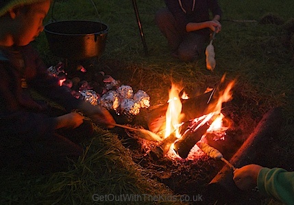 Family campfire cooking at Nipstone Camping, with Landmann Tripod and Dutch Oven