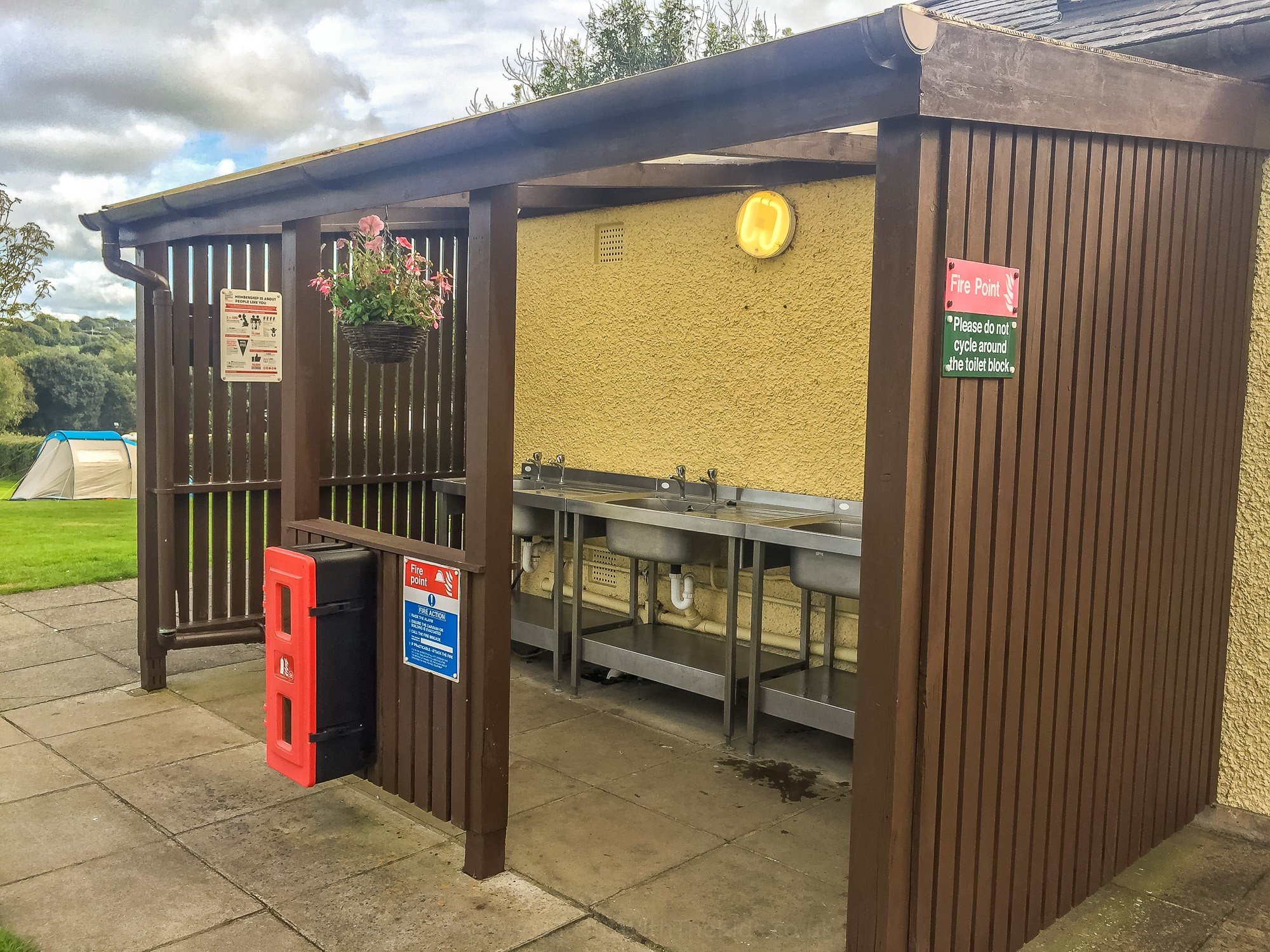 The outside washing up facilities