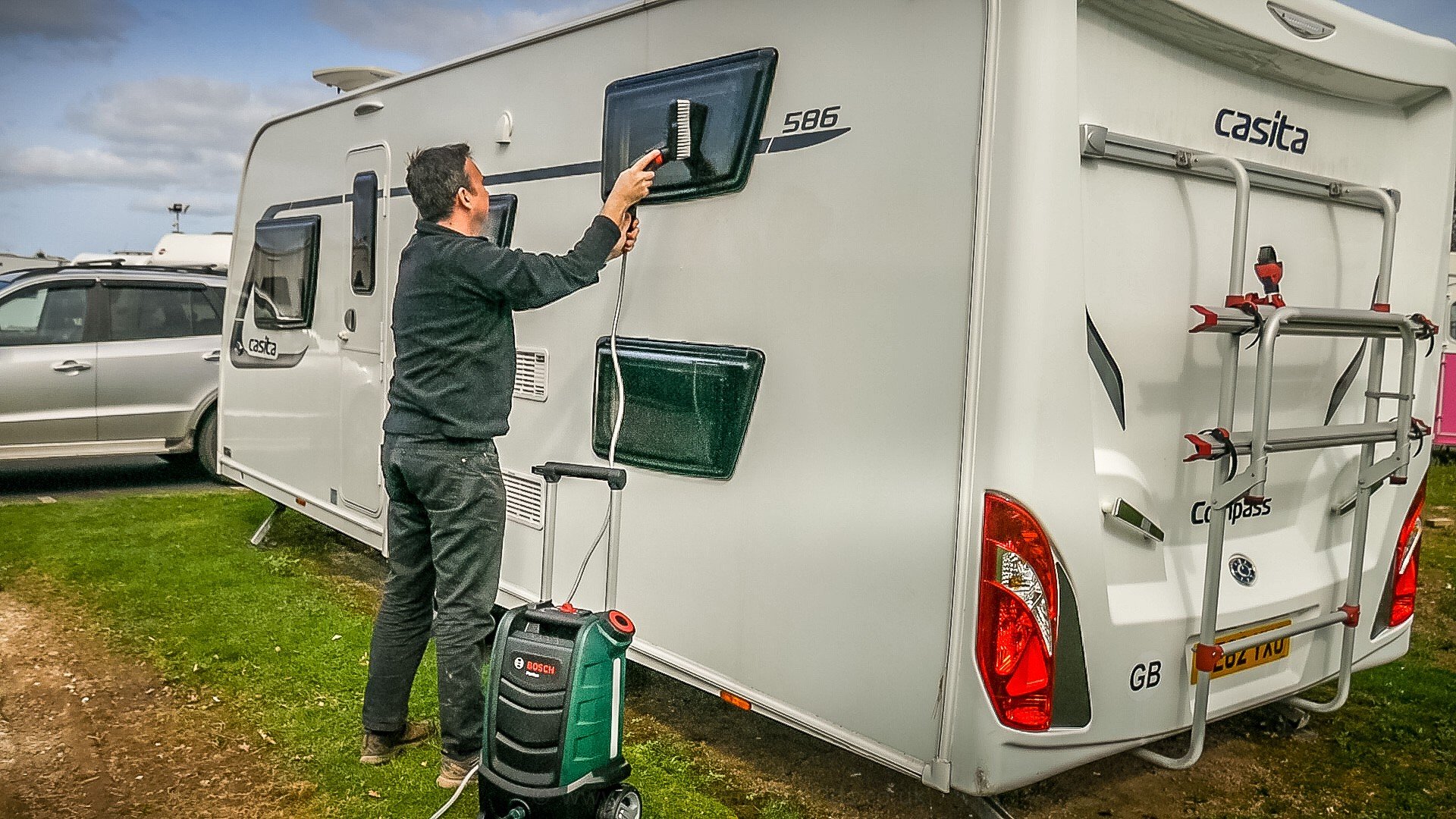 Washing our caravan with the Bosch Fontus