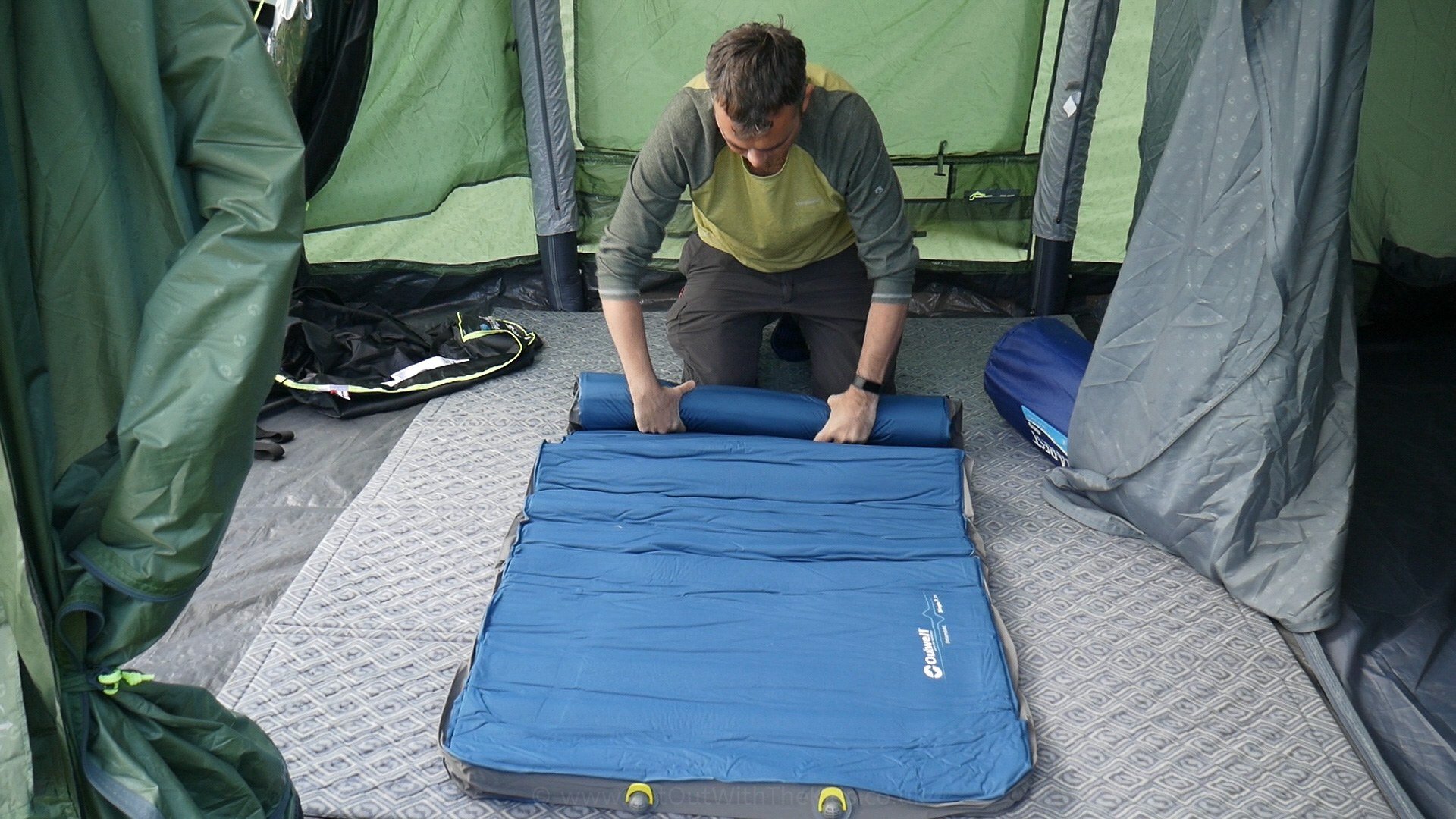 Rolling up the self-inflating mat