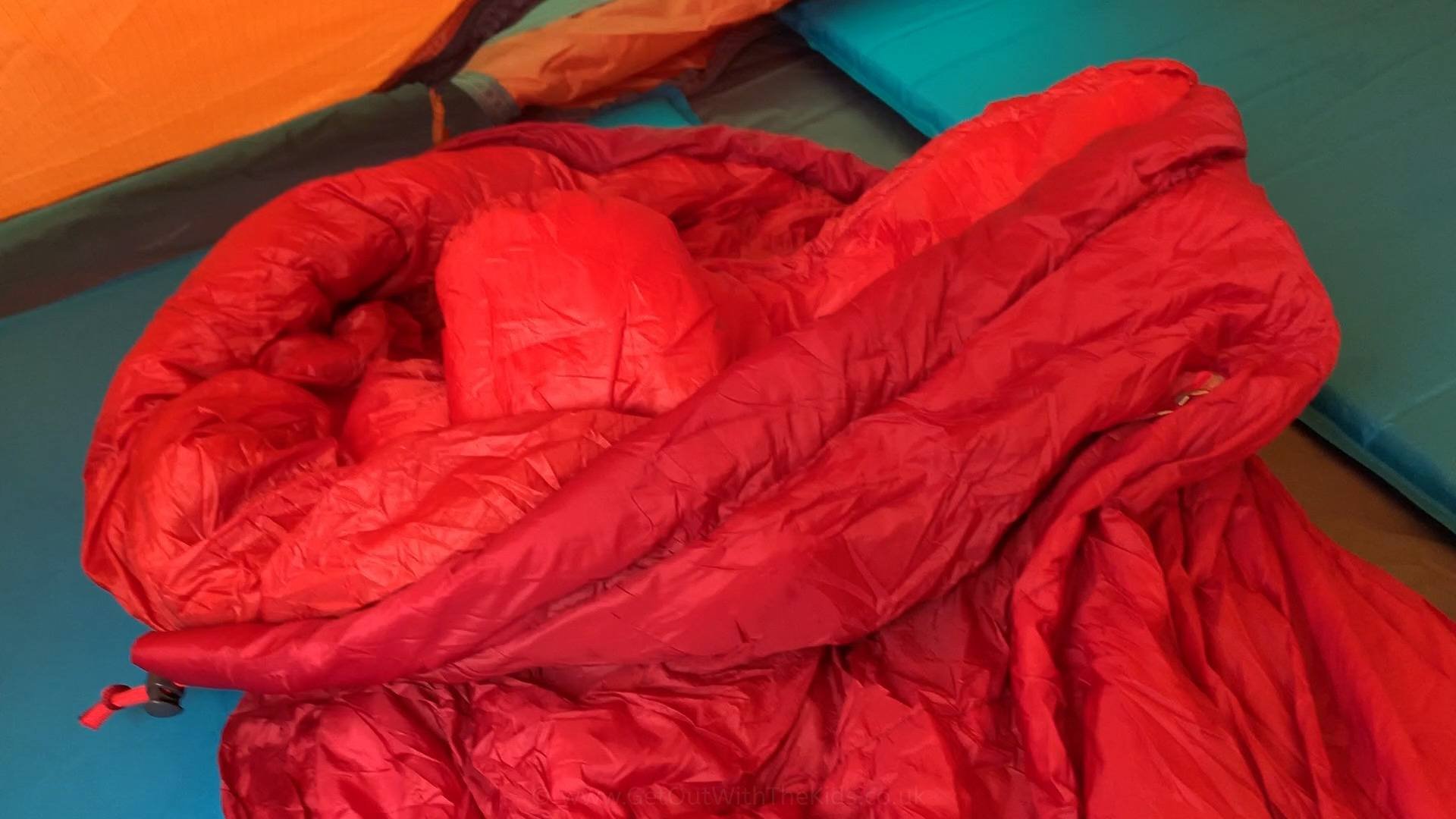 Sleeping bag hood
