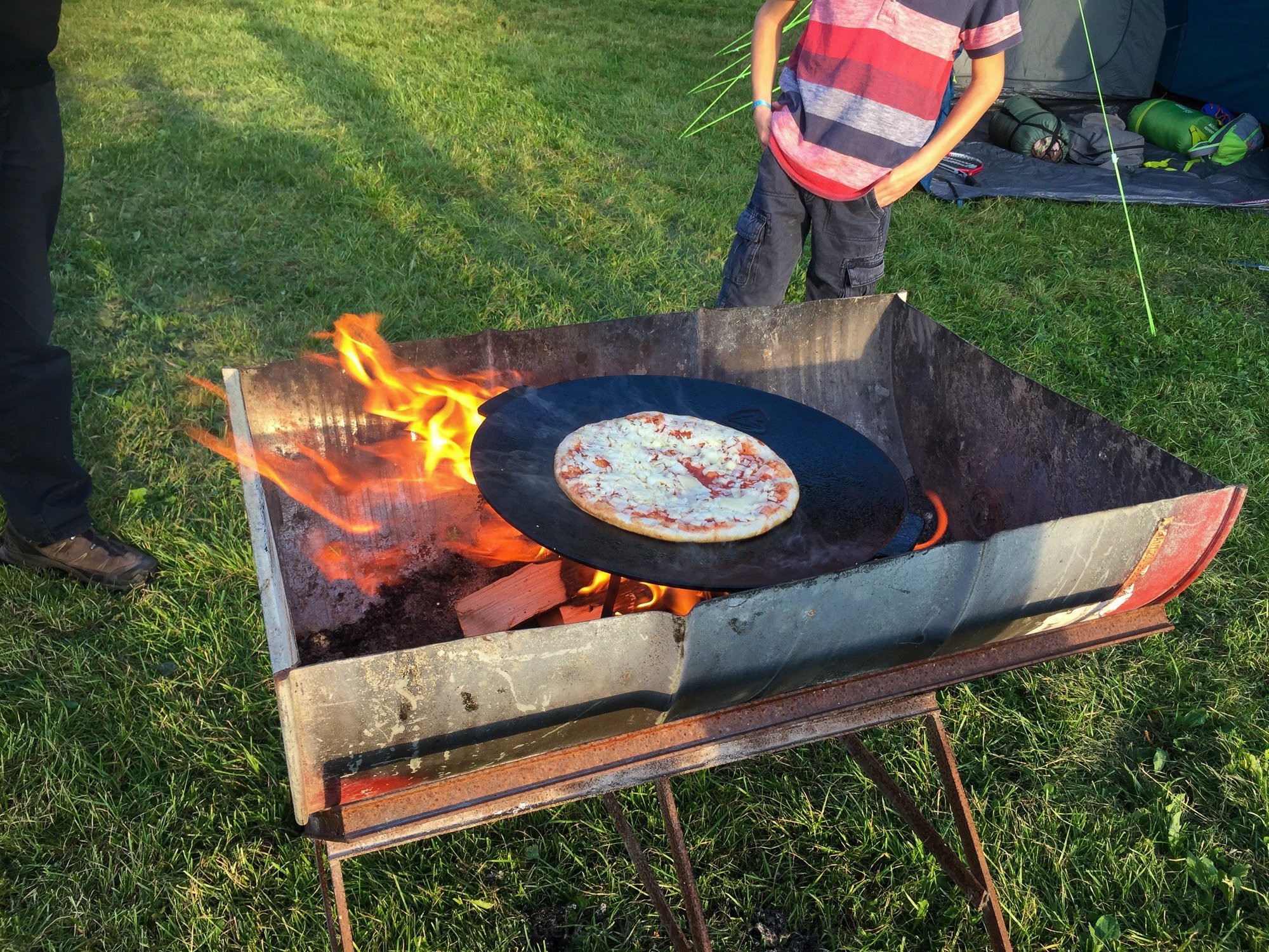 Pizza cooking on the Robens Big Horn