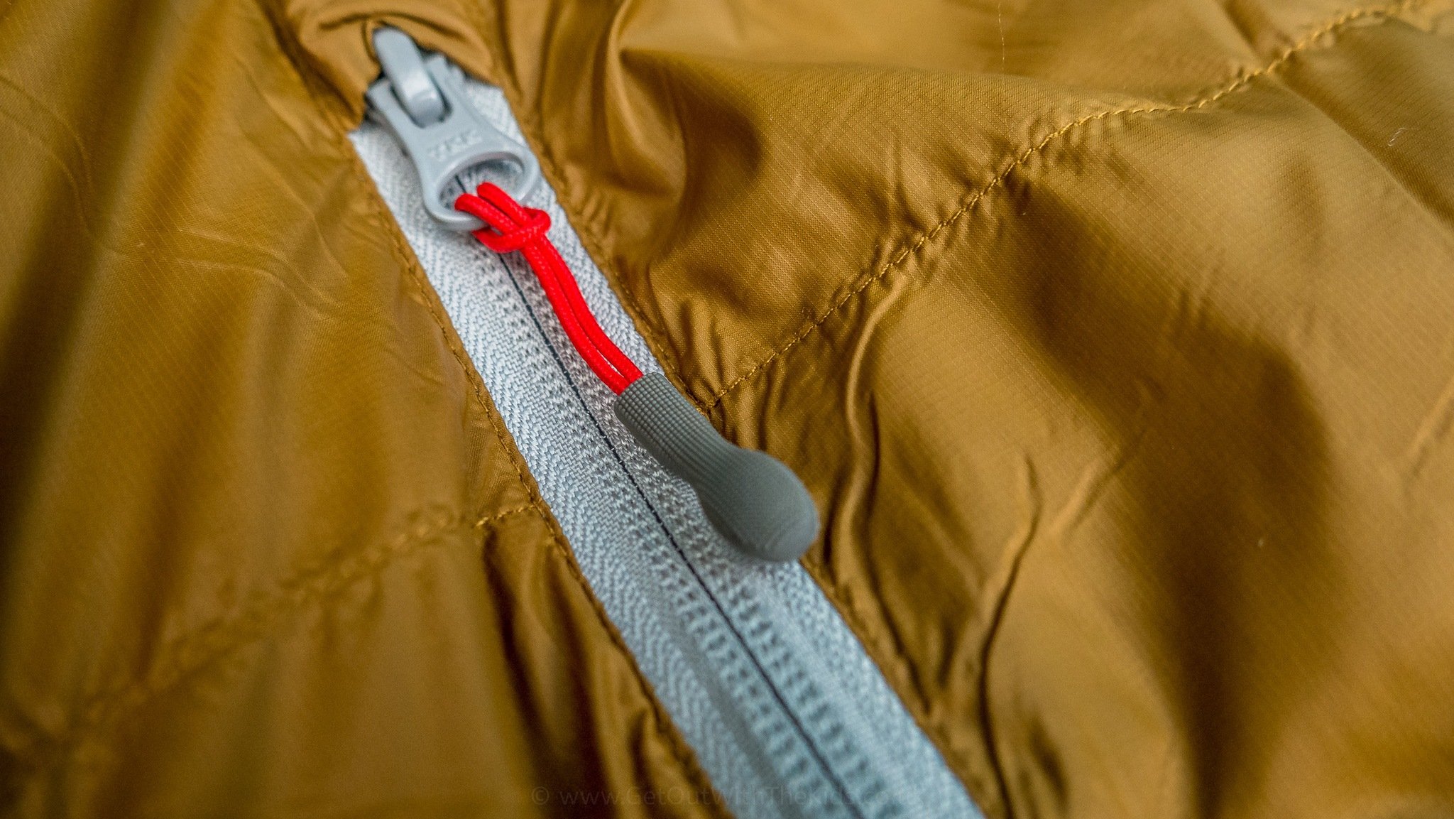 Central zip on the sleeping bag