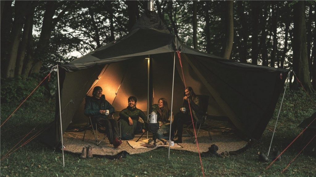 Camping with the Robens Chinook Ursa PRS tent - Photo © Robens