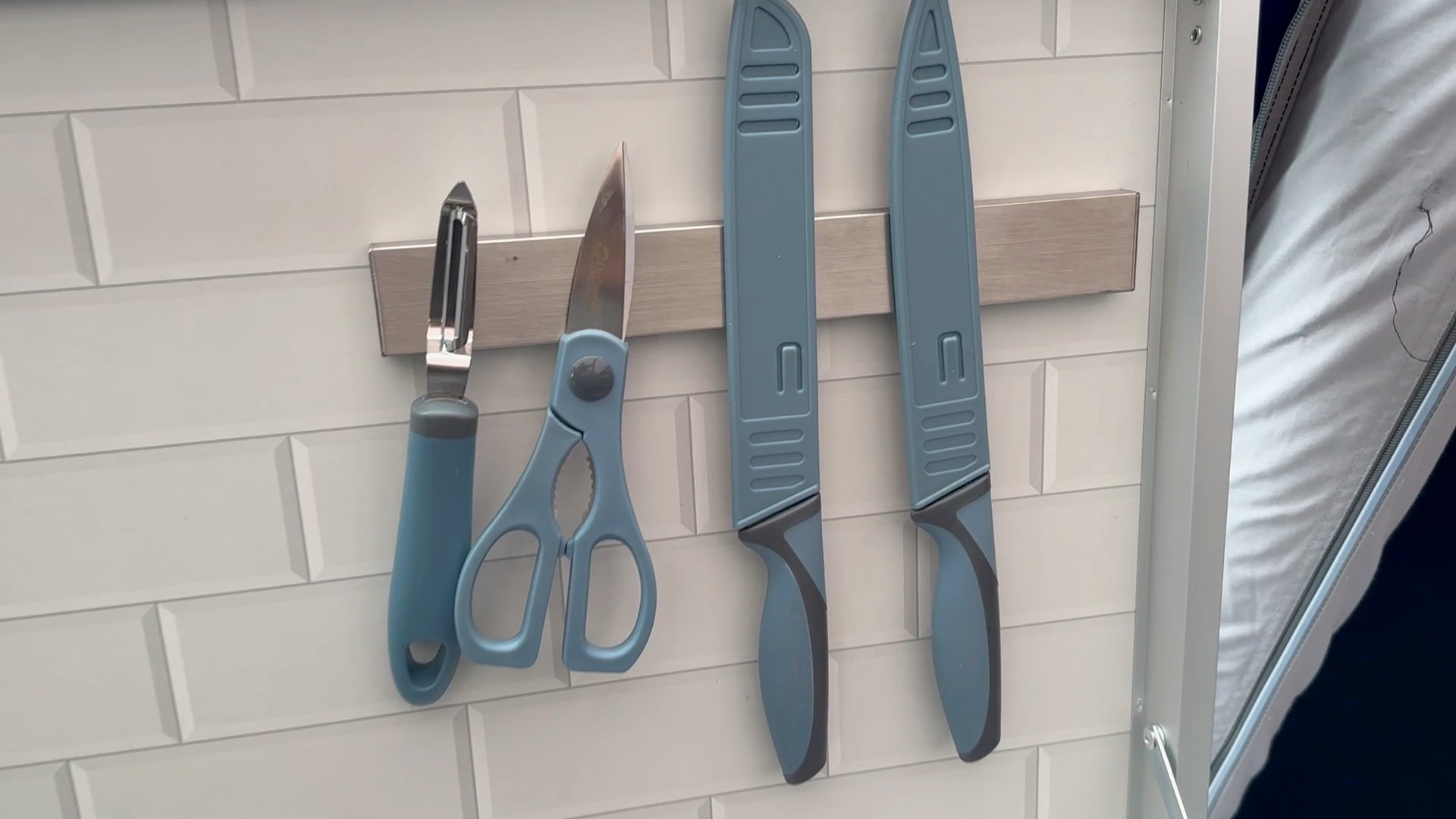 The magnetic knife holder, with Outwell knives